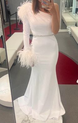 Style 11131 Ashley Lauren White Size 0 Belt Floor Length One Shoulder Feather Mermaid Dress on Queenly