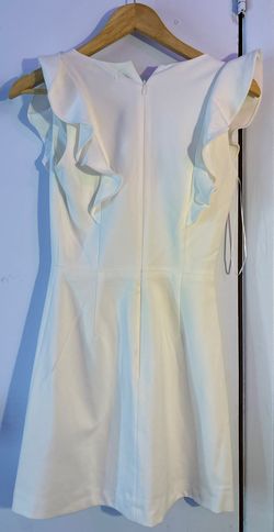 White Size 4 Cocktail Dress on Queenly