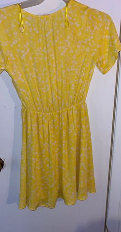 Yellow Size 4 Cocktail Dress on Queenly