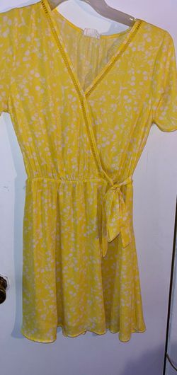 Yellow Size 4 Cocktail Dress on Queenly