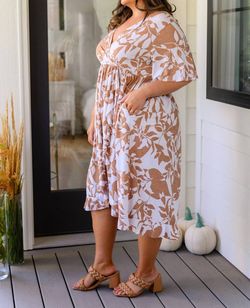 Style 1-2340630732-920 Shopin in LA White Size 24 Plus Size Sleeves Cocktail Dress on Queenly