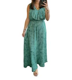 Style 1-1325203066-149 Easel Green Size 12 V Neck Straight Dress on Queenly