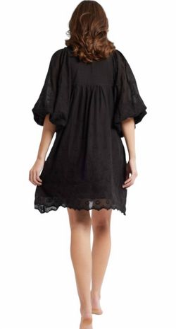 Style 1-2233568040-70 MILLE Black Size 0 Sleeves 1-2233568040-70 Mini V Neck Cocktail Dress on Queenly