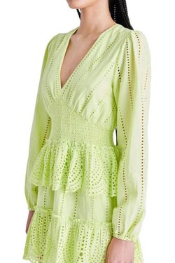 Style 1-4167066694-70 STEVE MADDEN Green Size 0 Long Sleeve V Neck Sleeves Cocktail Dress on Queenly