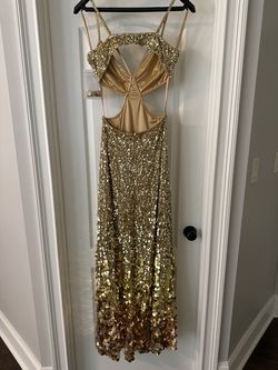 Style 6077 Mac Duggal Gold Size 4 Black Tie Straight Dress on Queenly