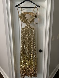 Style 6077 Mac Duggal Gold Size 4 Black Tie Straight Dress on Queenly