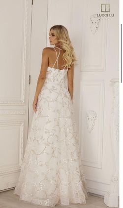 Style 1167 Lucci Lu White Size 6 70 Off 50 Off Plunge Floor Length Ball gown on Queenly