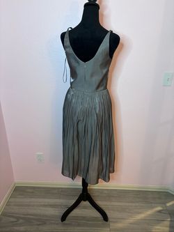 Dress the Population Gray Size 4 50 Off Plunge Wedding Guest Cocktail Dress on Queenly