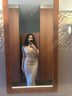 Nude Size 4 Cocktail Dress on Queenly