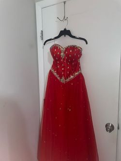 Red Size 4 Ball gown on Queenly