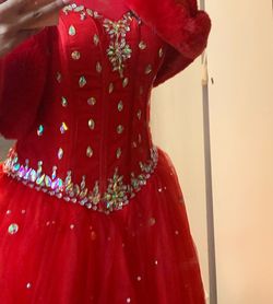 Red Size 4 Ball gown on Queenly