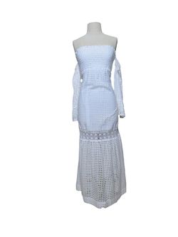 White Size 6 Straight Dress on Queenly