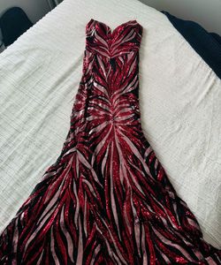 Red Size 6 Mermaid Dress on Queenly