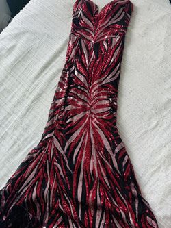 Red Size 6 Mermaid Dress on Queenly