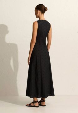 Style 1-3131633676-1498 Matteau Black Size 4 Free Shipping Pockets Fitted Cocktail Dress on Queenly