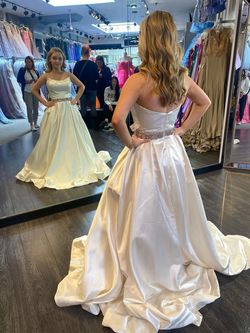 Sherri Hill White Size 4 Strapless Floor Length Pageant Ball gown on Queenly