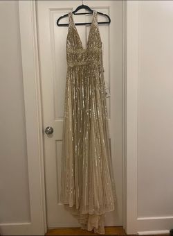 Mac Duggal Gold Size 8 Plunge Floor Length Straight Dress on Queenly