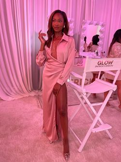 Pink Size 0 Side slit Dress on Queenly