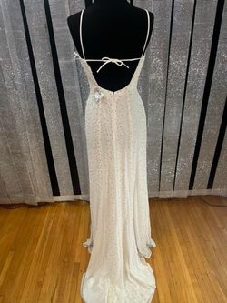 White Size 6 Straight Dress on Queenly