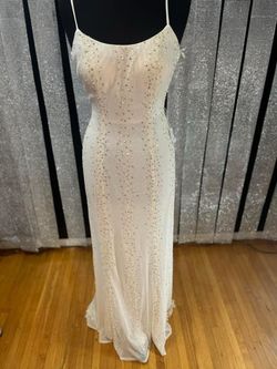 White Size 6 Straight Dress on Queenly