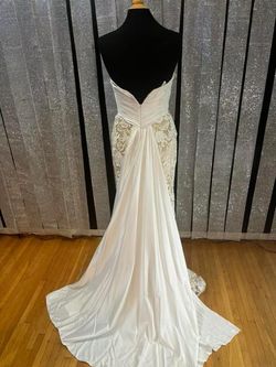 White Size 6 Straight Dress on Queenly