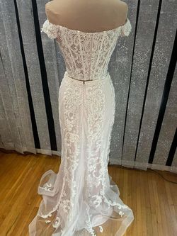 White Size 6 Straight Dress on Queenly