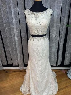 White Size 6 Straight Dress on Queenly