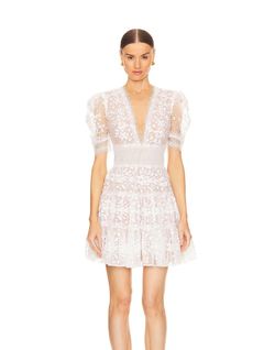 White Size 4 Cocktail Dress on Queenly