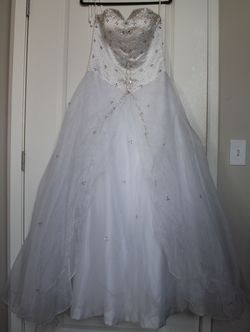 White Size 8 Ball gown on Queenly