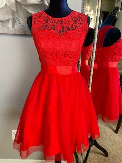 Red Size 4 Straight Dress on Queenly