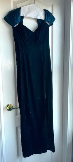 On on Green Size 2 50 Off Emerald Floor Length Cruise Side slit Dress on Queenly